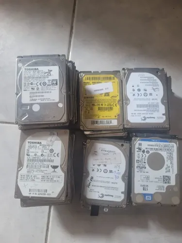 Lote com 50 HDs de Notebook 11 de 500gb 1 de 1tb restante 320 e 160gb todos defeitos int