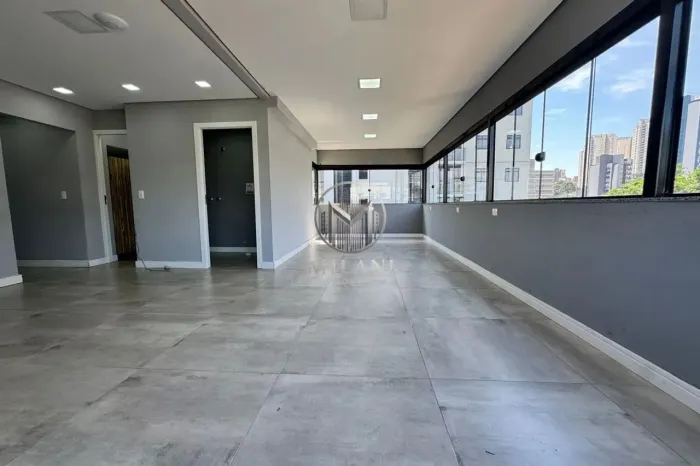Oportunidade Única: Andar Comercial de 145m² na Rua do Herval, Cristo Rei