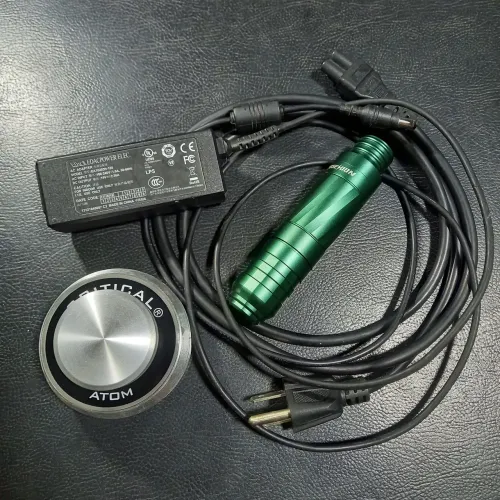 Fonte Critical e Pen Tattoo