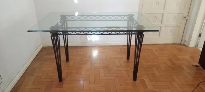 Mesa de ferro com tampo de vidro 