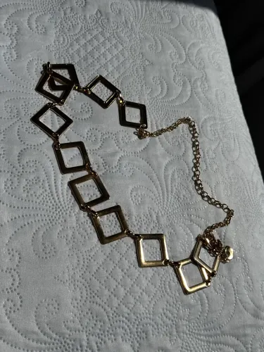 2 Cintos com detalhes em Dourado 