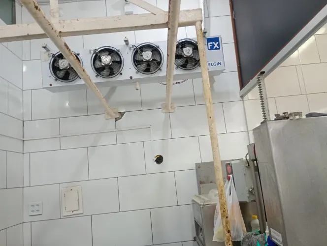 Vendo açougue totalmente estruturado maquinário extremamente novo e bem montado