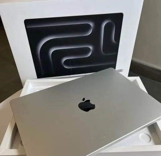 MacBook Pro M5 Pro 1TB/ 24 Ram Lacrado