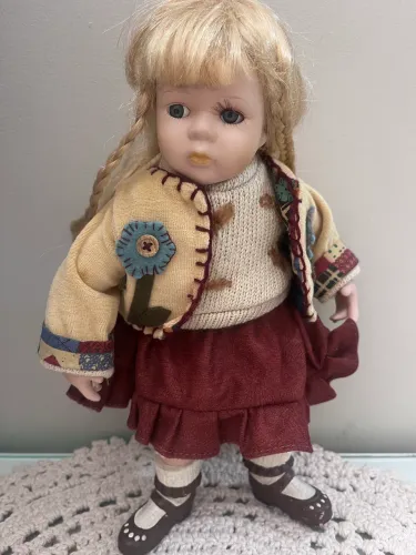 Boneca de porcelana 