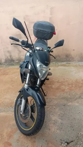 CB300R terceiro dono, muito boa.