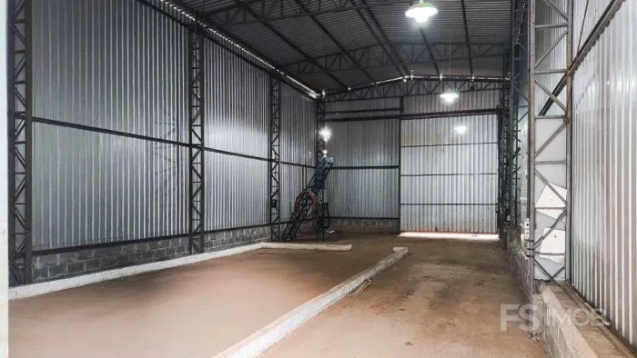 Barracão para alugar na Gleba Jacutinga, Londrina - 160m², pé-direito 6m e escritório comp