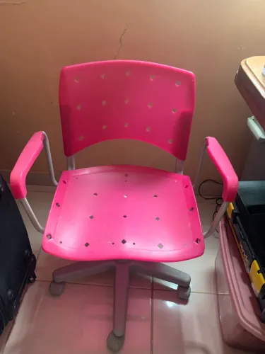 Cadeira Giratória Rosa com Rodinhas