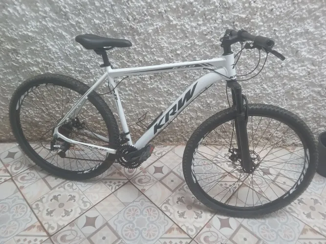Bicicleta pouco usada