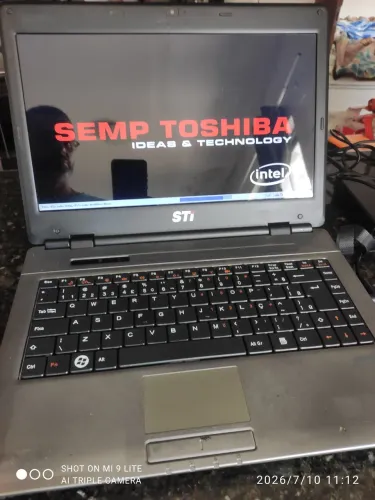 Notebook Toshiba STI Pentium 2.30 GHz SSD 120 GB (6 GB memória DDR 3)