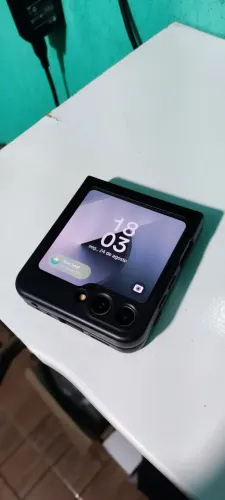 Samsung Z flip 6 (256GB)