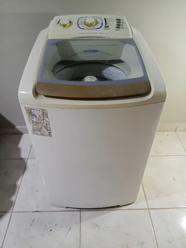 Vendo máquina Electrolux 10 kgs funcionando perfeitamente garantia 90dias aceito cartão
