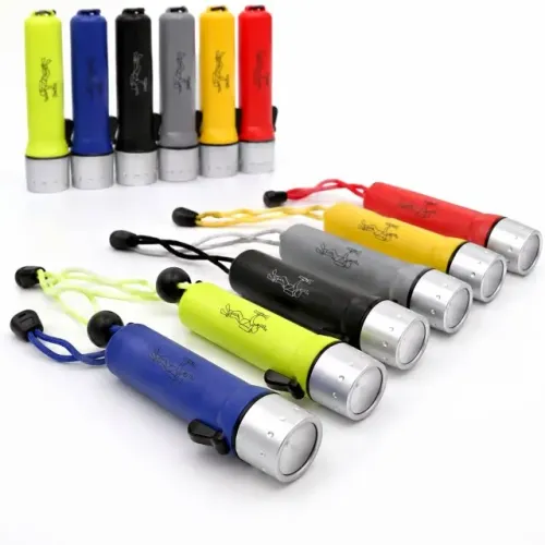 Lanterna LED Cree para Mergulho Caça Camping Trilha Pesca - R$ 44,99