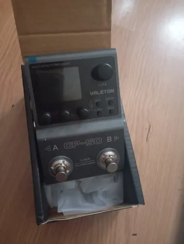 Valeton GP 50 na caixa
