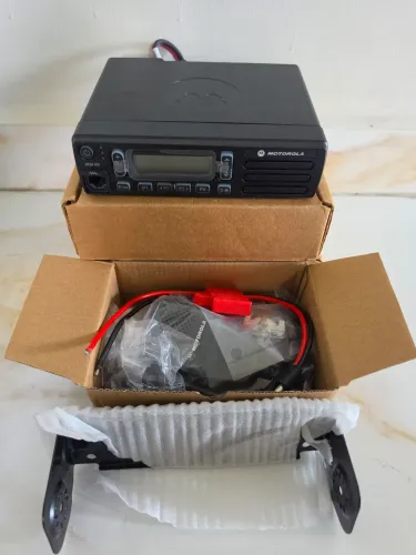 Radio motorola dem-400.