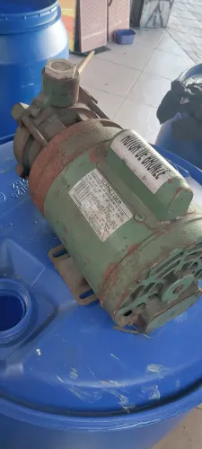 Bomba dagua Schneider com rotor de bronze mono 3/4 cv