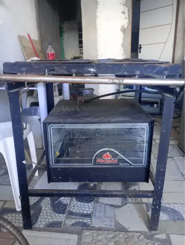 Fogão industrial quatro bocas com forno *96