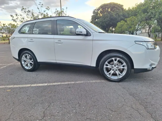Mitsubishi Outlander 2.0 16V 160cv Aut. 2014