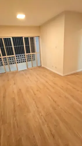 Apartamento 2 quartos, varanda, cozinha, dispensa, área de serviço, dependência reversível