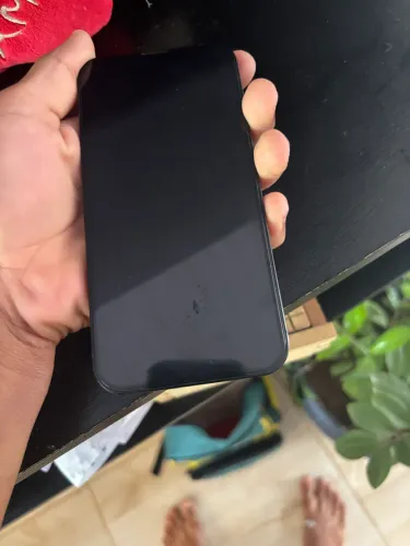 iPhone 13 sem nenhum arranhão bateria 100% mais tem um porém! Pv