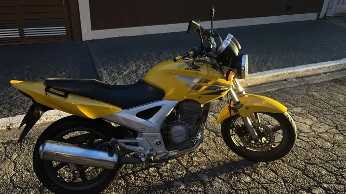 Cbx honda Twister 250cc amarela ano 2006