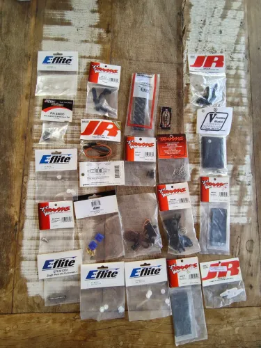 Lote 20 Peças Modelismo Traxxas E-flite JR Hitec Sullivan Novas
