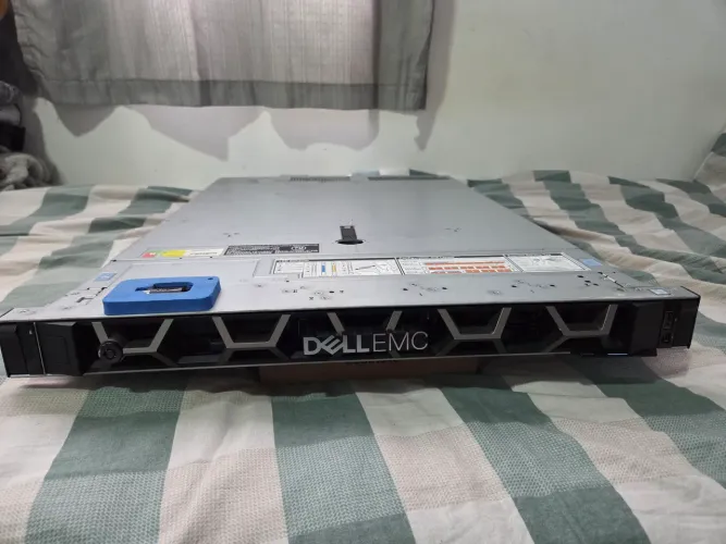 Servidor Dell EMC PowerEdge R440, 2 processadores intel xeon silver, 96gb ram, ssd 960gb.