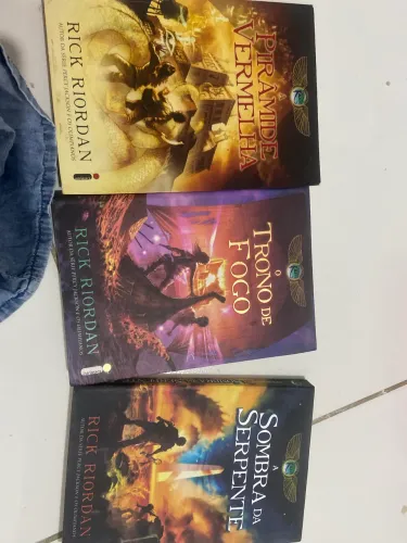 Triologia de Rick Riordan - Três livros Usados