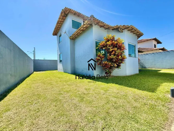 Casa em meio terreno não geminada