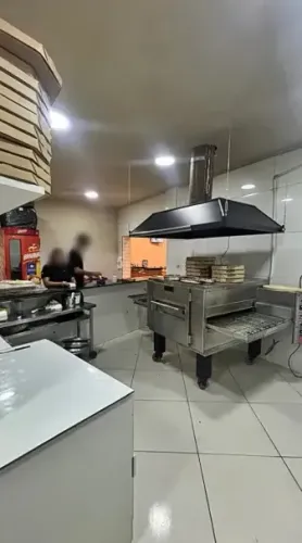 Linda Pizzaria, com excelente estrutura e equipamentos de excelente qualidade.