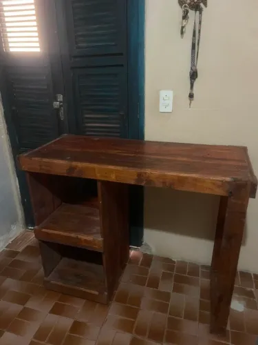 MESA DE MADEIRA PRA ESCRITÓRIO OU QUARTO 
