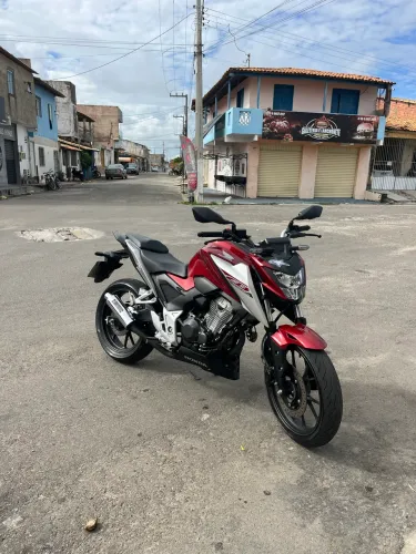 Escape CB 300F ( Fortuna ) 1 mês de uso