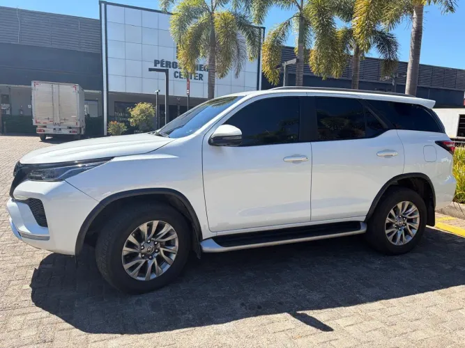 Toyota Hilux SW4 SRX 4X4 2.8 TDI 16V Dies. Aut. 2023