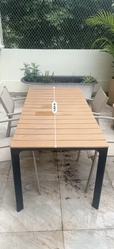 Mesa e cadeiras para exteriores