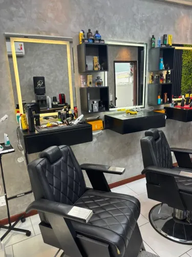 VENDO CADEIRA FERRANTE, ESPELHO DE LED E BANCADAS