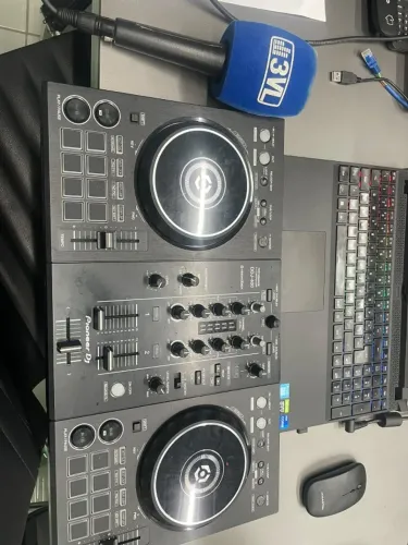 VENDO CONTROLADORA PIONEER DDJ 400 EM ÓTIMO ESTADO! POUCO UTILIZADA!