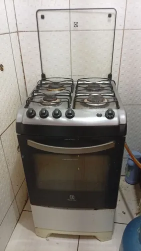 Vendo fogão a  gás Eletrolux, automático funcionando,