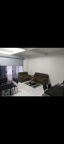 Sofá 2 e 3 lugares. Em bom estado. Zap *22