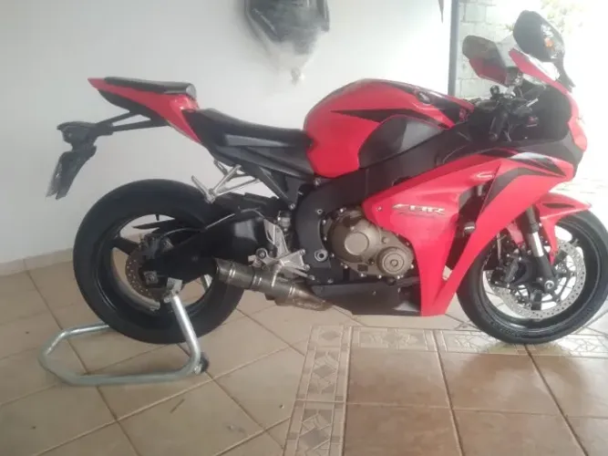 Vende-se Moto Honda CBR1000RR