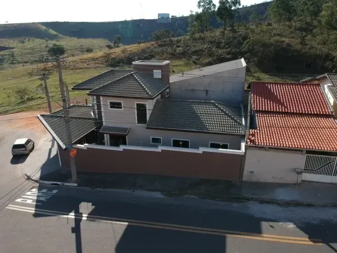 Jd. Santa Júlia- Sobrado de 200 m2 com 3 quartos(suite), arms, coz.plan, 3 vagas garagem