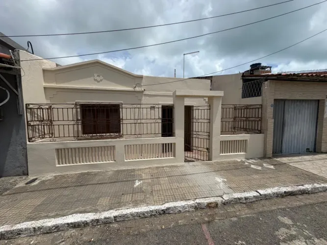 Excelente casa com 2 quartos em Santos Reis