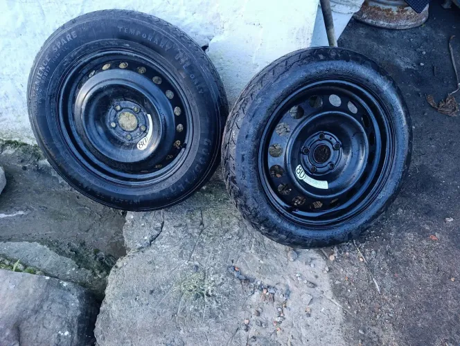 Vende-se dois pneus aro 17