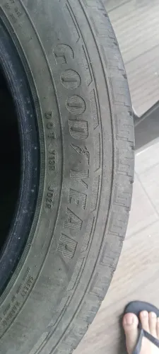2 Peneus Goodyear 215/55 R17 originais ( aceito troca )