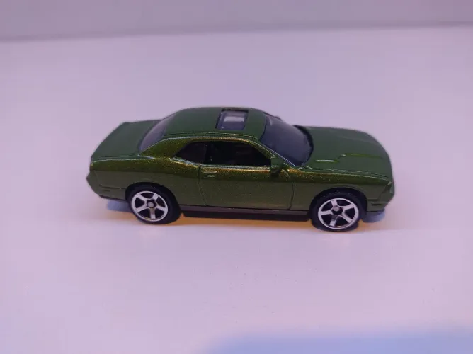 Carrinho Matchbox Dodge Challenger SRT8 2008 Verde Loose Novo