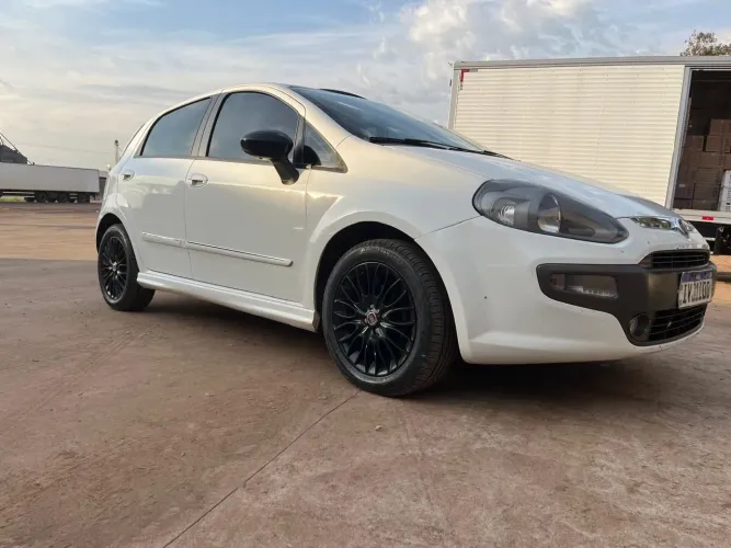 Fiat Punto Sporting 1.8 Flex 8v/16v 5P 2014