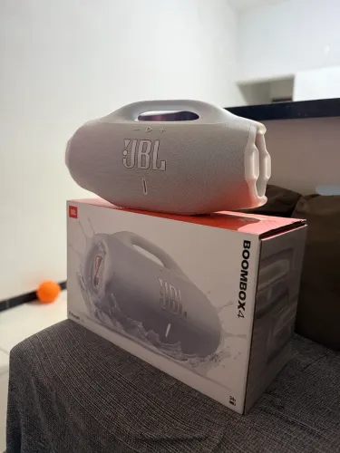 JBL boombox 4