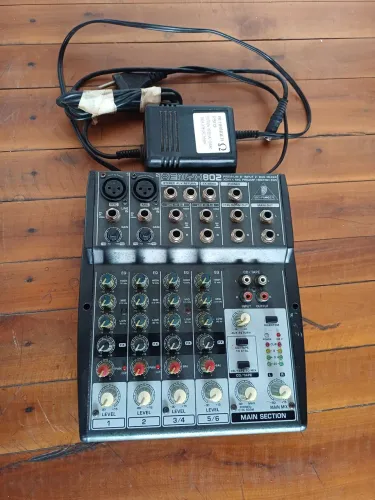 Mesa de som beringela xenyx 802