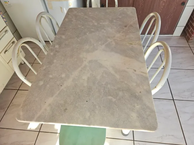Vendo mesa de 6 lugares com tampo de granito