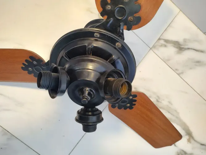 Ventilador de Teto c/ 3 Boquilha Lâmpada