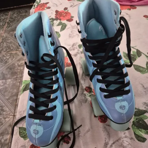 Patins semi novo