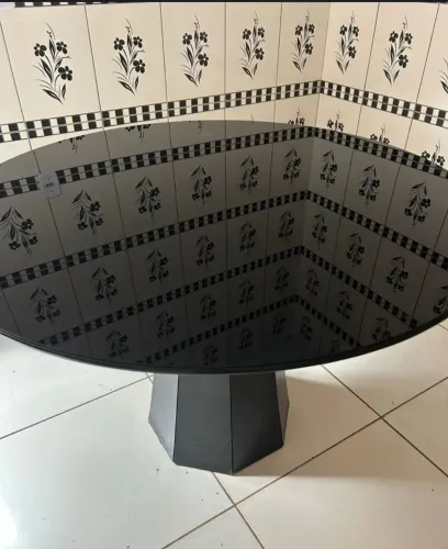 Mesa de vidro preta